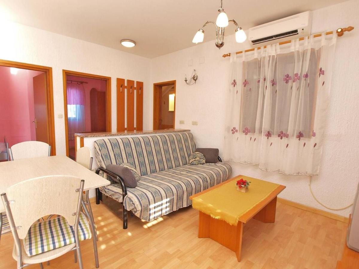 Alma Apartment Porec Exterior photo